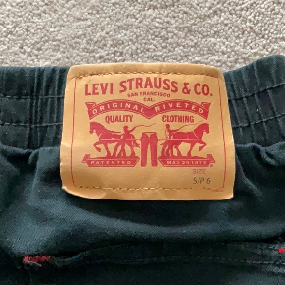 Boys Levi’s slim fit short black, elastic waist - Picture 3 of 6